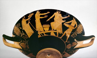 Cup, 470-460BC. Artist: Pan Painter.