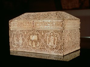 Leyre chest belonging to the Umayyad period, 1005, front view.