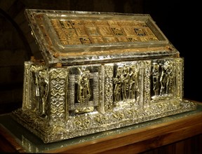 Saint Isidore reliquary box in silver gilt, preserved in the Real Collegiate Church of San Isidor?