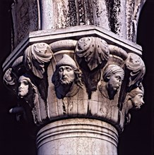 Capital decorated, Ducal Palace, located in the lower gallery.
