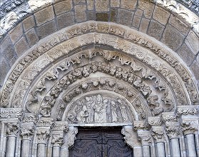 Church of Santa Maria de Azogue, detail of the sculptures in the front with archivolts.