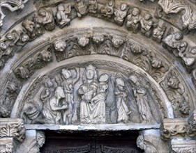 Church of Santa Maria de Azogue, detail of the Sculptures of the tympanum with the image of the V?