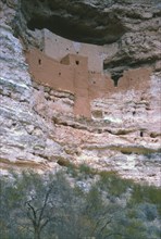 Montezuma Castle located on a hilltop in the Green River valley. It was built by the Hohokam Indi?