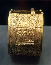 Gold bracelet, from Cerveteri.