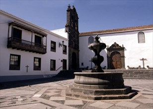 View of the San Francisco square, with the church and convent of the same name in Santa Cruz de l?