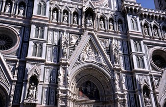 Detail of the Gothic-Renaissance façade of the cathedral 'Santa Maria dei Fiori', 13th century, d?