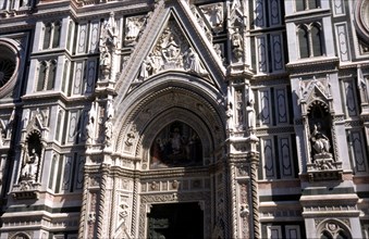 Detail of the Gothic-Renaissance façade of the cathedral 'Santa Maria dei Fiori', 13th century, d?