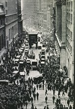 Stock market crash of 1929 in New York, people expecting on the sidewalks of Wall Street in front?