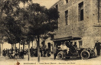 Car for passenger transport in the gardens of Hotel Marcet in the Monastery of Montserrat, 1910s ?
