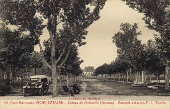 Vichy Catalan Health Resort in Caldes de Malavella (Girona), Railroad Station Avenue, in a postca?