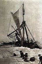 Shackleton Expedition, the ship 'Endurance' imprisoned by the ice is slowly sinking into the Wedd?