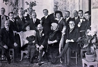 Literary meeting at F. Diaz de Mendoza home in 1914, among others: María Guerrero, the Marquis of?