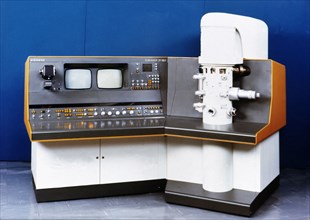 Electronic microscope of Siemens transmission ST100F.