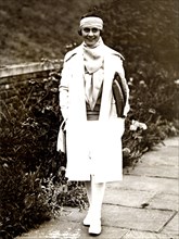 Maria Gonzalez Alvarez, Lily Alvarez, Spanish tennis player on the street (1905-1998).