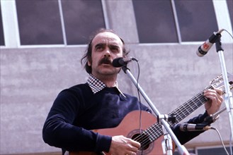 José Antonio Labordeta (1935-2010), Spanish songwriter, photo 1980.