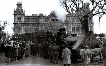 Centennial Train passing through the Gate of Peace, Barcelona 1948.