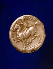 Gold coin with Philip II (382-336 a.C.), king of Macedonia.