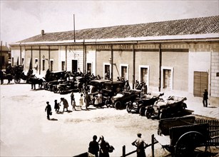 Cars at the railway station to France in Girona, years 1916-1918.
