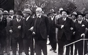 Second Republic, demonstration on May 1, 1931 in Madrid, headed by Unamuno, Largo Caballero, Inda?
