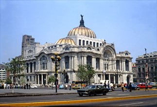 Palace of Fine Arts in Mexico City, Art Nouveau, Art Deco, work by architects Adamo Boari and com?