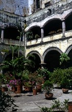Cloister of the former Franciscan convent which is part of the present Cathedral of Cuernavaca, i?