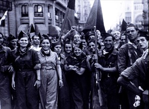 Spanish Civil War, 1936-1939, militiwomen of the column 'García Oliver' going to the front in Hue?