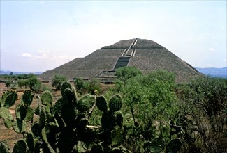 Teotihuacan, 'Pyramid of the Sun', temple located to one side of the central square of the ancien?