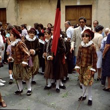 Els Moratons', dancing characters involved as a group in the Corpus Christi procession of Pollenç?