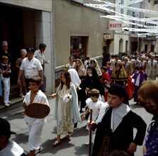 Procession of Corpus Christi, procession in which are involved all kind of traditional groups: Xe?