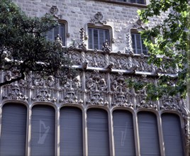 Exterior detail of the façade of the 'Quadras House', work by Josep Puig i Cadafalch (1867-1957).