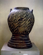 Pyxis with spiral decoration.