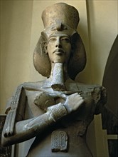 Colossal statue of Akhenaten, detail of the top.
