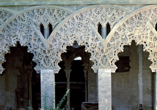 Details of the decoration of the columns' arches in a room of the Aljafería Palace in Zaragoza.