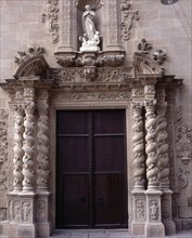 Solomonic columns in the door of the parish church of Santa Maria in Caldas de Montbui.