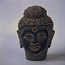 Buddha head made in stone. It comes from Gandhara.