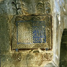 Detail of the obituary inscriptions on the soffit of an arc, used as a book page of the chapter r?