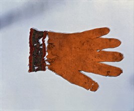 Episcopal glove belonging to the bishop Arnau de Jardí, taken from his tomb.