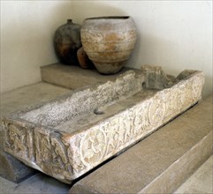 Caliphal art bassin, carved in pink marble of Buixcarró, found in the drinking trough next to the?