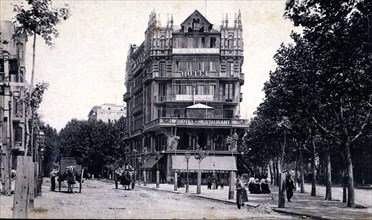 View of the Ambos Mundos Hotel in the corner of Ronda San Pedro and Ali-Bey streets of Barcelona ?