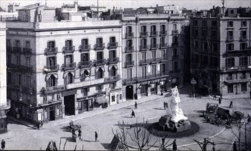 Theatre Square and statue to Frederic Soler 'Pitarra' on the Ramblas in Barcelona, 1905.