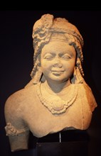 Stone bust from 5th century representing a female figure, from the Indian city of Mathura.