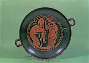 Attic Cup with the representation of Athena and the Dragon of Colchis throwing the body of Jason.