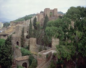 Overview of the Alcazaba in Málaga with reinforced double walls, square towers and gateways.
