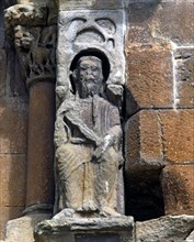 Seated statue on the façade of the church of Santo Domingo de Soria, supposedly the king Alfonso ?
