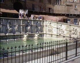 Gaia Fountain, work by Jacopo della Quercia in the city of Siena.