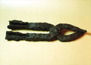 Iron tongs from the trousseau of the Meiras Castro, belongs to the Castro culture.