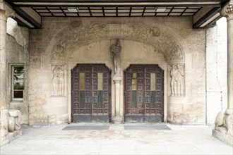 Jugentil Doors and carvings, Department of Philosophy, Jena University, Jena, Germany, 2018.  Artist: Alan John Ainsworth.