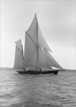The 118 foot ketch 'Fidra', 1913. Creator: Kirk & Sons of Cowes.