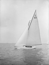 The 6 Metre class 'Sans-Souci' sailing upwind. Creator: Kirk & Sons of Cowes.