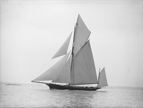 The yawl 'Wendur' sailing close-hauled, 1913. Creator: Kirk & Sons of Cowes.